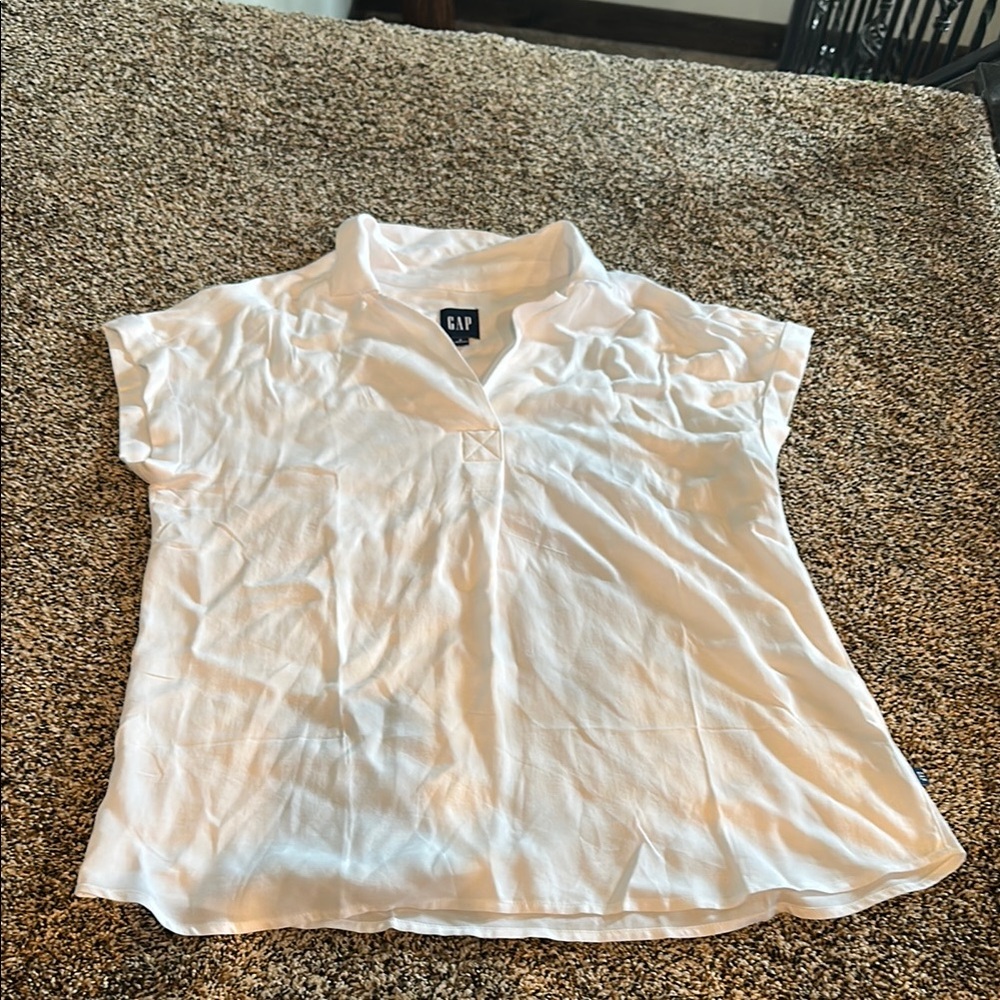Women’s gap cuff sleeved shirt.